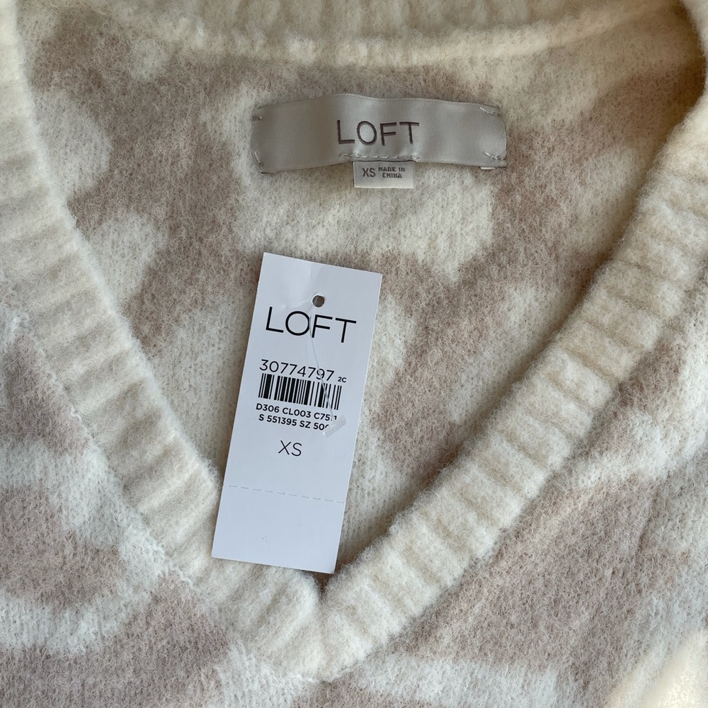 Loft v-neck animal print sweater. - Picture 6 of 15